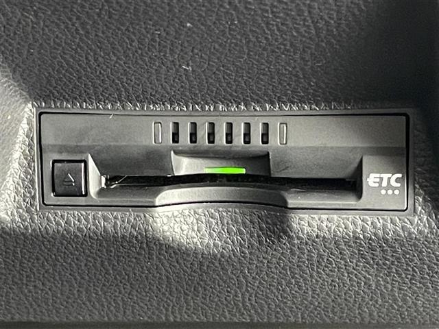 ヤリス ハイブリッドＺ　純正８型ＤＡナビＴＶ　バックカメラ　禁煙車　シートヒーター　モデリスタ１５インチＡＷ　前後ドラレコ　セーフティセンス　衝突軽減　追従クルコン　ＬＥＤオートライト　コーナーセンサー　メモリシート　ＥＴＣ（6枚目）