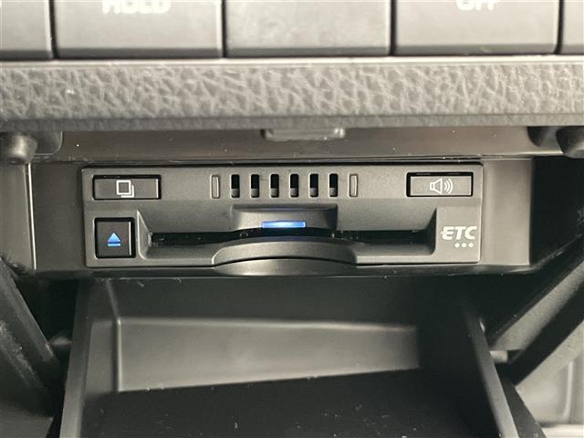 カムリ Ｇレザーパッケージ　純正９型ＤＡナビ　黒革　シートヒーター　禁煙車　ＤＶＤデッキ　ＢＳＭ　ＨＵＤ　バックカメラ　追従クルコン　前後ドラレコ　ＥＴＣ　セーフティセンス　衝突軽減　パワーシート　ＬＥＤライト　コーナーセンサー（13枚目）