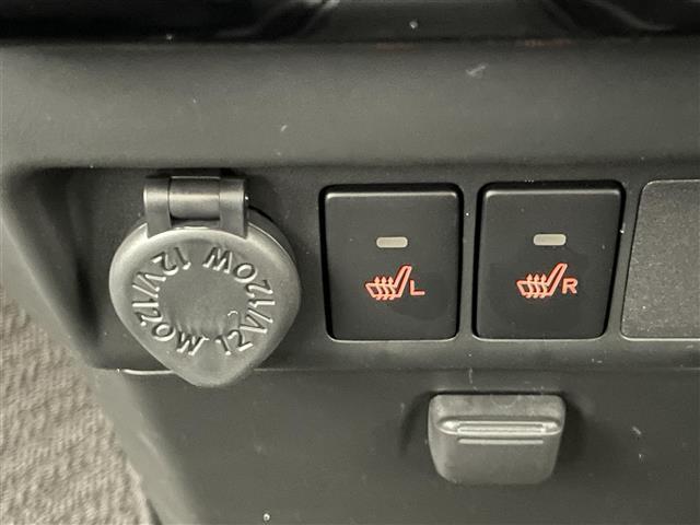 ルーミー カスタムＧ－Ｔ　登録済未使用車　純正９型ＤＡ　フルセグＴＶ　ＨＤＭＩ　カープレイ　シートヒーター　全方位カメラ　両側パワスラ　リアロールシェード　スマアシ　衝突軽減　追従クルコン　ＬＥＤオートライト　コーナーセンサー（6枚目）