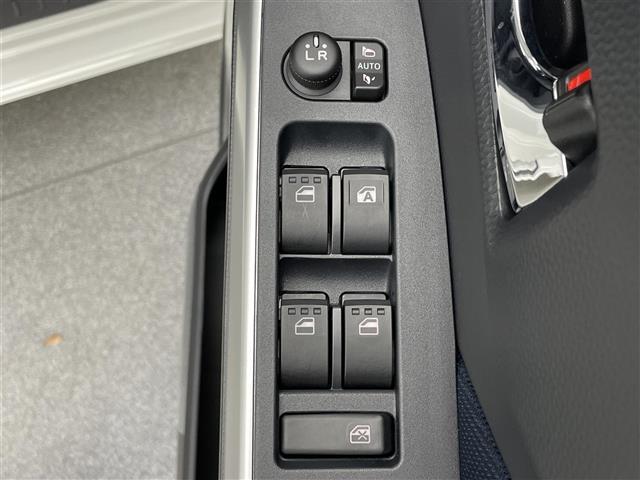 ルーミー カスタムＧ－Ｔ　登録済未使用車　純正９型ＤＡ　フルセグＴＶ　ＨＤＭＩ　カープレイ　シートヒーター　全方位カメラ　両側パワスラ　リアロールシェード　スマアシ　衝突軽減　追従クルコン　ＬＥＤオートライト　コーナーセンサー（28枚目）