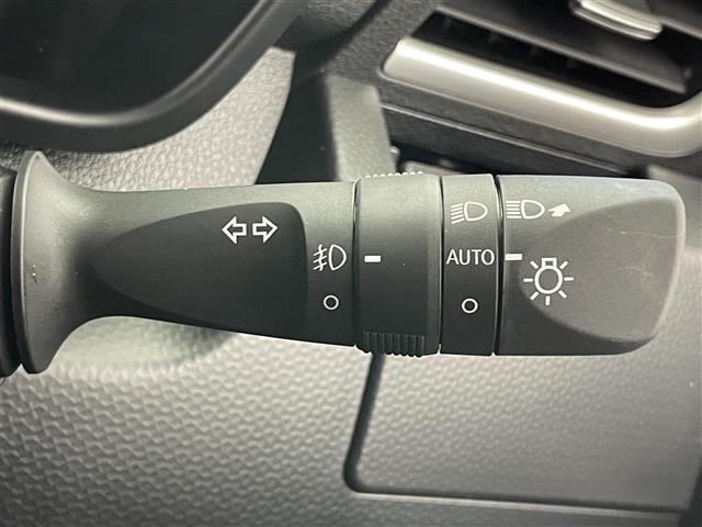 ルーミー カスタムＧ－Ｔ　登録済未使用車　純正９型ＤＡ　フルセグＴＶ　ＨＤＭＩ　カープレイ　シートヒーター　全方位カメラ　両側パワスラ　リアロールシェード　スマアシ　衝突軽減　追従クルコン　ＬＥＤオートライト　コーナーセンサー（30枚目）