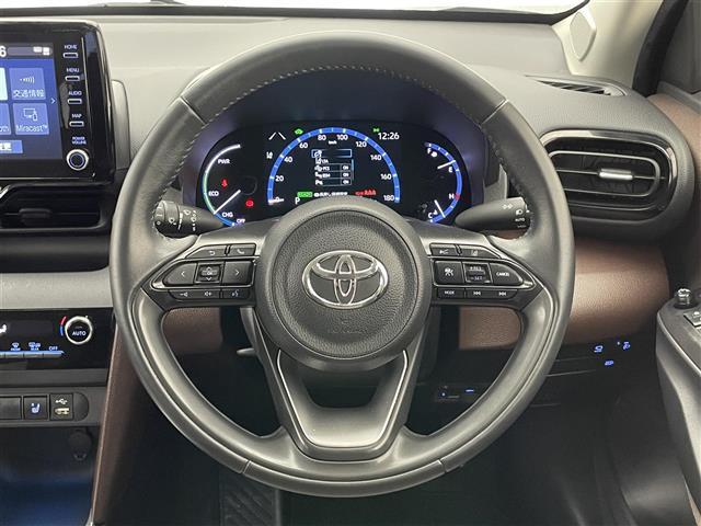 ヤリスクロス ハイブリッドＺ　純正８型ＤＡナビ　全方位カメラ　禁煙　シートヒーター　ハーフレザー　ＢＳＭ　ＥＴＣ　前後ドラレコ　電動パーキング　セーフティセンス　衝突軽減　追従クルコン　ＬＥＤオートライト　コーナーセンサー　ＵＳＢ（10枚目）