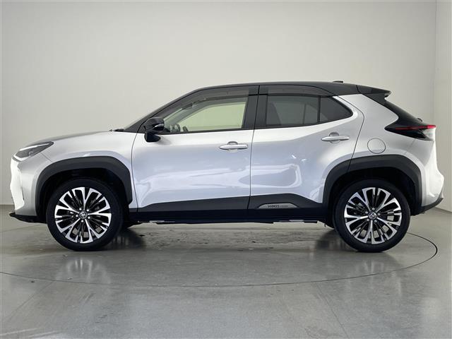 ヤリスクロス ハイブリッドＺ　純正８型ＤＡナビ　全方位カメラ　禁煙　シートヒーター　ハーフレザー　ＢＳＭ　ＥＴＣ　前後ドラレコ　電動パーキング　セーフティセンス　衝突軽減　追従クルコン　ＬＥＤオートライト　コーナーセンサー　ＵＳＢ（17枚目）