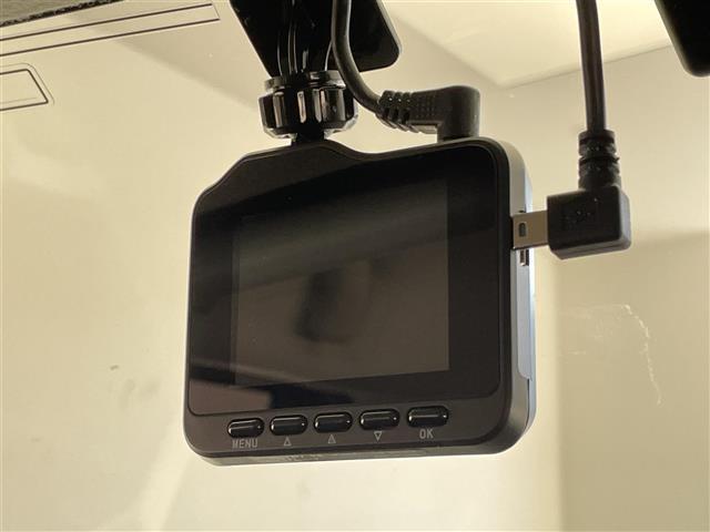 ライズ Ｚ　純正９型ナビ　全方位カメラ　シートヒーター　ＨＤＭＩ　前後ドラレコ　ＥＴＣ　スマアシ　衝突軽減　追従クルコン　コーナーセンサー　電動パーキング　ＬＥＤオートライト　フルセグＴＶ　ＵＳＢ　フォグ　禁煙車（7枚目）