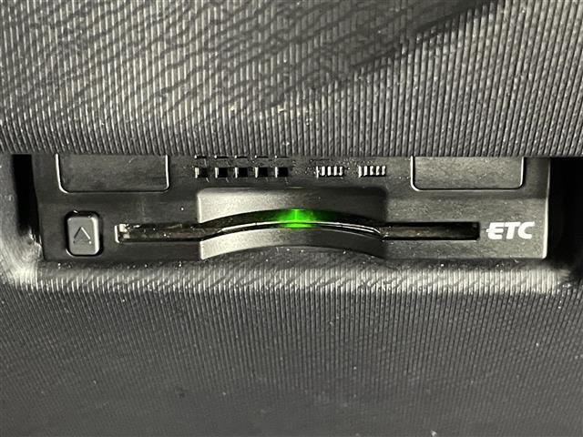 アクア Ｇ　純正ナビ　バックカメラ　ＬＥＤライト　禁煙車　フルセグＴＶ　Ｂｌｕｅｔｏｏｔｈ　ＤＶＤ　プッシュスタート　セーフティセンス　衝突軽減装置　クルコン　ＥＴＣ　オートライト　オートハイビーム　スペアタイヤ（6枚目）