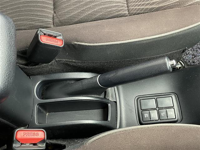 アクア Ｇ　純正ナビ　バックカメラ　ＬＥＤライト　禁煙車　フルセグＴＶ　Ｂｌｕｅｔｏｏｔｈ　ＤＶＤ　プッシュスタート　セーフティセンス　衝突軽減装置　クルコン　ＥＴＣ　オートライト　オートハイビーム　スペアタイヤ（29枚目）