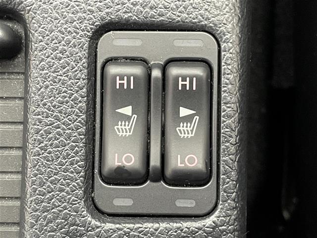 ＷＲＸ Ｓ４ ２．０ＧＴ－Ｓアイサイト　社外８型ナビ　バックカメラ　シートヒーター　ＢＳＭ　ハーフレザー　パワーシート　衝突軽減　追従クルコン　パドルシフト　ＥＴＣ　ＬＥＤオートライト　純正フロアマット　フルセグＴＶ　ＢＴ　ＤＶＤ　禁煙車（5枚目）