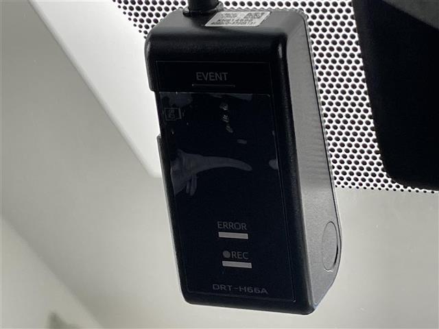 プリウスＰＨＶ Ａ　純正１１．６型ナビ　モデリスタエアロ　シートヒーター　パーキングアシスト　ＢＳＭ　ＥＴＣ２．０　純正ドラレコ　ＡＣ１００Ｖ　セーフティセンス　衝突軽減　追従クルコン　ＬＥＤライト　コーナーセンサ　禁煙（13枚目）