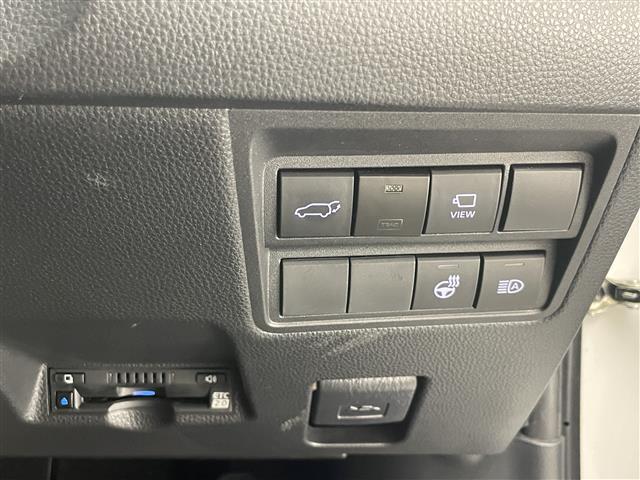 ヤリスクロス ハイブリッドＺ　アドベンチャー　純正８型ＤＡナビ　全方位カメラ　禁煙車　ＨＵＤ　ＢＳＭ　追従クルコン　フルセグＴＶ　セーフティセンス　衝突軽減　シートヒーター　ステアリングヒーター　コーナーセンサー　ドラレコ　ＥＴＣ　ＬＥＤライト（8枚目）