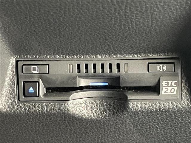 ヤリスクロス ハイブリッドＺ　アドベンチャー　純正８型ＤＡナビ　全方位カメラ　禁煙車　ＨＵＤ　ＢＳＭ　追従クルコン　フルセグＴＶ　セーフティセンス　衝突軽減　シートヒーター　ステアリングヒーター　コーナーセンサー　ドラレコ　ＥＴＣ　ＬＥＤライト（10枚目）