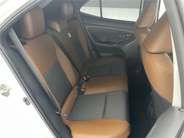 ヤリスクロス ハイブリッドＺ　アドベンチャー　純正８型ＤＡナビ　全方位カメラ　禁煙車　ＨＵＤ　ＢＳＭ　追従クルコン　フルセグＴＶ　セーフティセンス　衝突軽減　シートヒーター　ステアリングヒーター　コーナーセンサー　ドラレコ　ＥＴＣ　ＬＥＤライト（20枚目）