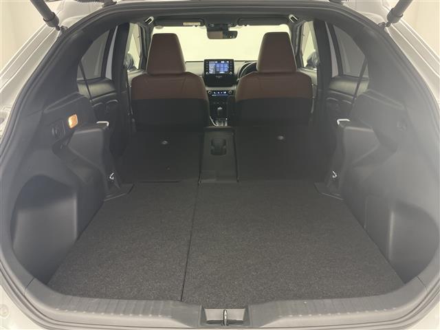 ヤリスクロス ハイブリッドＺ　アドベンチャー　純正８型ＤＡナビ　全方位カメラ　禁煙車　ＨＵＤ　ＢＳＭ　追従クルコン　フルセグＴＶ　セーフティセンス　衝突軽減　シートヒーター　ステアリングヒーター　コーナーセンサー　ドラレコ　ＥＴＣ　ＬＥＤライト（22枚目）