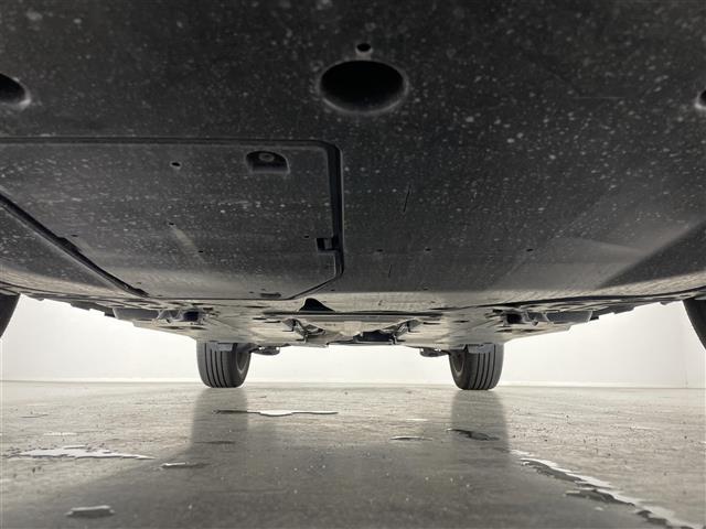 ヤリスクロス ハイブリッドＺ　アドベンチャー　純正８型ＤＡナビ　全方位カメラ　禁煙車　ＨＵＤ　ＢＳＭ　追従クルコン　フルセグＴＶ　セーフティセンス　衝突軽減　シートヒーター　ステアリングヒーター　コーナーセンサー　ドラレコ　ＥＴＣ　ＬＥＤライト（24枚目）