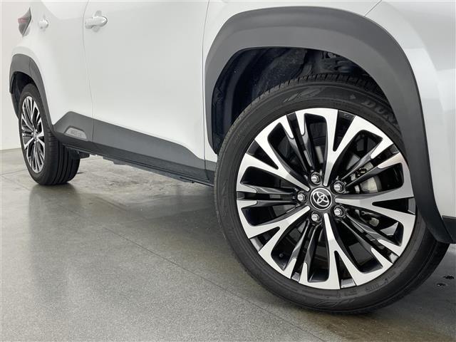 ヤリスクロス ハイブリッドＺ　アドベンチャー　純正８型ＤＡナビ　全方位カメラ　禁煙車　ＨＵＤ　ＢＳＭ　追従クルコン　フルセグＴＶ　セーフティセンス　衝突軽減　シートヒーター　ステアリングヒーター　コーナーセンサー　ドラレコ　ＥＴＣ　ＬＥＤライト（36枚目）