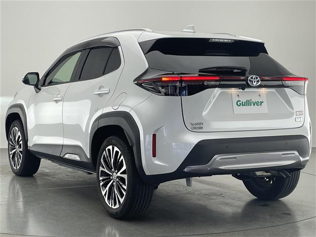 ヤリスクロス ハイブリッドＺ　アドベンチャー　純正８型ＤＡナビ　全方位カメラ　禁煙車　ＨＵＤ　ＢＳＭ　追従クルコン　フルセグＴＶ　セーフティセンス　衝突軽減　シートヒーター　ステアリングヒーター　コーナーセンサー　ドラレコ　ＥＴＣ　ＬＥＤライト（42枚目）