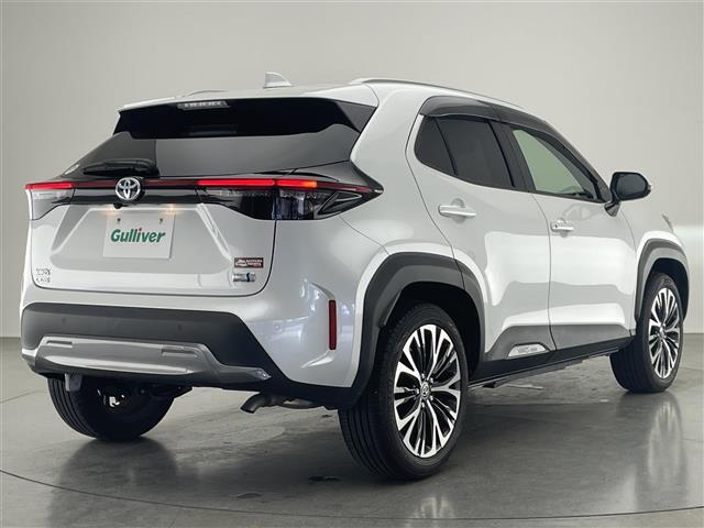 ヤリスクロス ハイブリッドＺ　アドベンチャー　純正８型ＤＡナビ　全方位カメラ　禁煙車　ＨＵＤ　ＢＳＭ　追従クルコン　フルセグＴＶ　セーフティセンス　衝突軽減　シートヒーター　ステアリングヒーター　コーナーセンサー　ドラレコ　ＥＴＣ　ＬＥＤライト（43枚目）