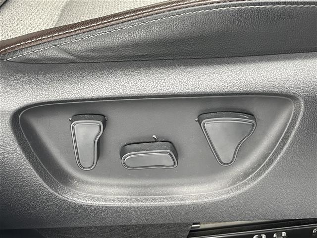 ヤリスクロス ハイブリッドＺ　純正８型ナビ　全方位カメラ　ＢＳＭ　禁煙　追従クルコン　茶ハーフレザー　ＥＴＣ　セーフティセンス　シートヒーター　コーナーセンサー　ＬＥＤオートライト　パワーシート　衝突軽減　車線逸脱　電子パーキング（9枚目）