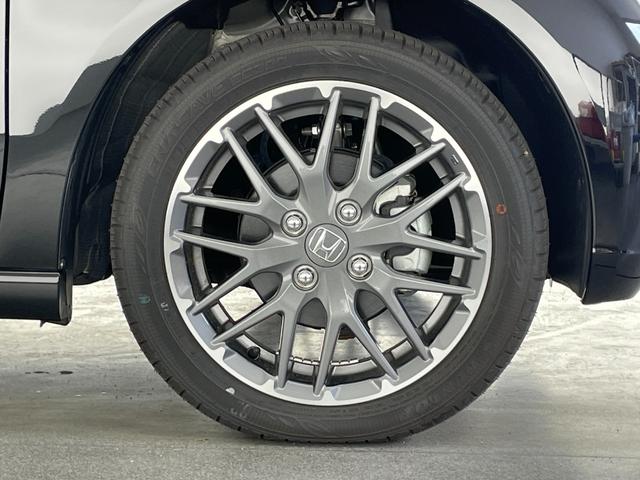 N-BOXカスタム ターボ 届出済未使用車 社外8型ナビ 禁煙車 バックカメラ シートヒーター ハーフレザー 両側パワスラ ETC パドルシフト ホンダセンシング 衝突軽減装置 追従クルコン コーナーセンサー リアロールシェード(28枚目)