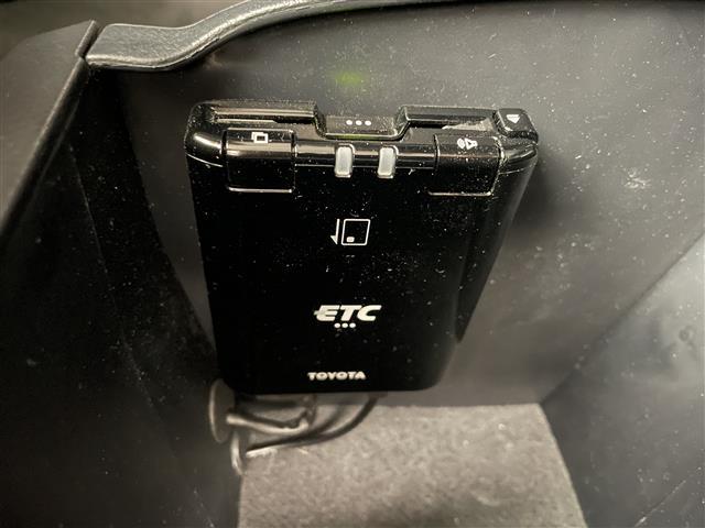 ハイラックス Z 純正ナビ バックカメラ AEROKLASキャノピー JBLスピーカー ETC 純正ドラレコ BATTLEZリフトアップサス GRサイドステップ 純正オーバーフェンダー TRDフィルム 衝突軽減 禁煙車(7枚目)