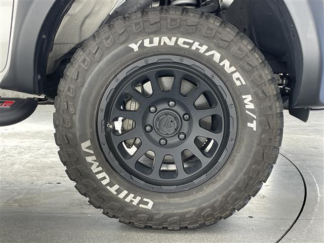 ハイラックス Z 純正ナビ バックカメラ AEROKLASキャノピー JBLスピーカー ETC 純正ドラレコ BATTLEZリフトアップサス GRサイドステップ 純正オーバーフェンダー TRDフィルム 衝突軽減 禁煙車(8枚目)