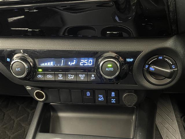 ハイラックス Z 純正ナビ バックカメラ AEROKLASキャノピー JBLスピーカー ETC 純正ドラレコ BATTLEZリフトアップサス GRサイドステップ 純正オーバーフェンダー TRDフィルム 衝突軽減 禁煙車(9枚目)