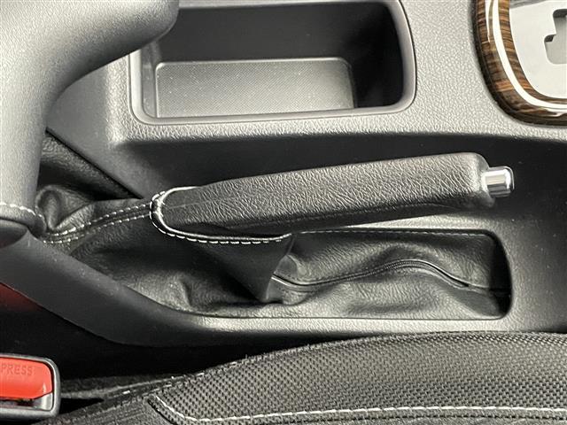 ハイラックス Z 純正ナビ バックカメラ AEROKLASキャノピー JBLスピーカー ETC 純正ドラレコ BATTLEZリフトアップサス GRサイドステップ 純正オーバーフェンダー TRDフィルム 衝突軽減 禁煙車(30枚目)