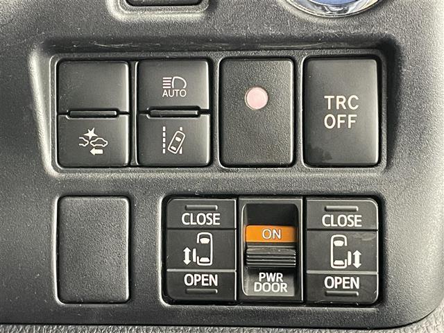 ヴォクシー ハイブリッドＺＳ　煌ＩＩＩ　純正１０型ナビ　純正１２型後席モニター　シートヒーター　バックカメラ　両側パワスラ　ハーフレザー　コーナーセンサー　ＥＴＣ　セーフティセンス　衝突軽減　前後ドラレコ　ＬＥＤオートライト　フォグ　禁煙車（8枚目）