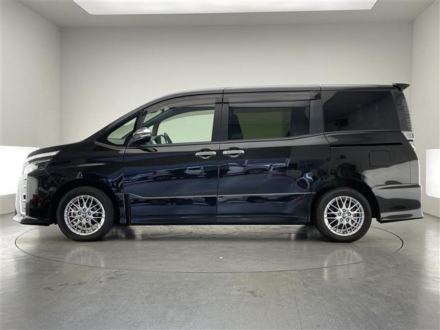 ヴォクシー ハイブリッドＺＳ　煌ＩＩＩ　純正１０型ナビ　純正１２型後席モニター　シートヒーター　バックカメラ　両側パワスラ　ハーフレザー　コーナーセンサー　ＥＴＣ　セーフティセンス　衝突軽減　前後ドラレコ　ＬＥＤオートライト　フォグ　禁煙車（17枚目）