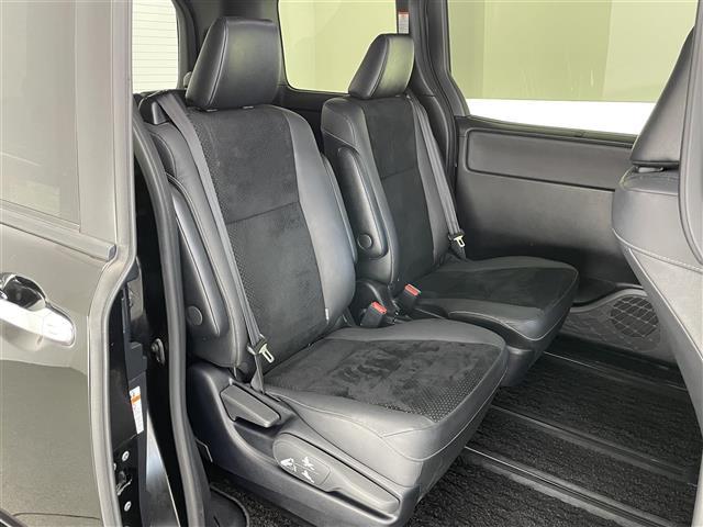 ヴォクシー ハイブリッドＺＳ　煌ＩＩＩ　純正１０型ナビ　純正１２型後席モニター　シートヒーター　バックカメラ　両側パワスラ　ハーフレザー　コーナーセンサー　ＥＴＣ　セーフティセンス　衝突軽減　前後ドラレコ　ＬＥＤオートライト　フォグ　禁煙車（20枚目）