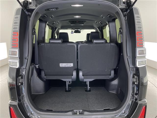 ヴォクシー ハイブリッドＺＳ　煌ＩＩＩ　純正１０型ナビ　純正１２型後席モニター　シートヒーター　バックカメラ　両側パワスラ　ハーフレザー　コーナーセンサー　ＥＴＣ　セーフティセンス　衝突軽減　前後ドラレコ　ＬＥＤオートライト　フォグ　禁煙車（22枚目）