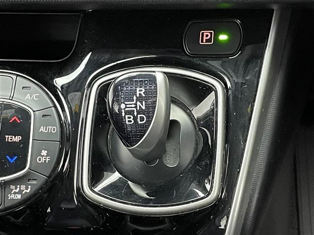 ヴォクシー ハイブリッドＺＳ　煌ＩＩＩ　純正１０型ナビ　純正１２型後席モニター　シートヒーター　バックカメラ　両側パワスラ　ハーフレザー　コーナーセンサー　ＥＴＣ　セーフティセンス　衝突軽減　前後ドラレコ　ＬＥＤオートライト　フォグ　禁煙車（30枚目）