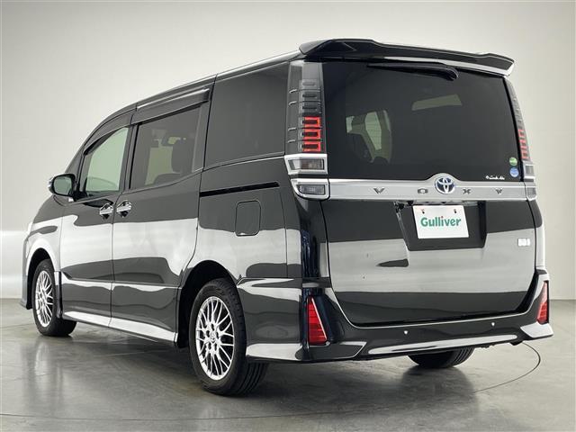 ヴォクシー ハイブリッドＺＳ　煌ＩＩＩ　純正１０型ナビ　純正１２型後席モニター　シートヒーター　バックカメラ　両側パワスラ　ハーフレザー　コーナーセンサー　ＥＴＣ　セーフティセンス　衝突軽減　前後ドラレコ　ＬＥＤオートライト　フォグ　禁煙車（42枚目）