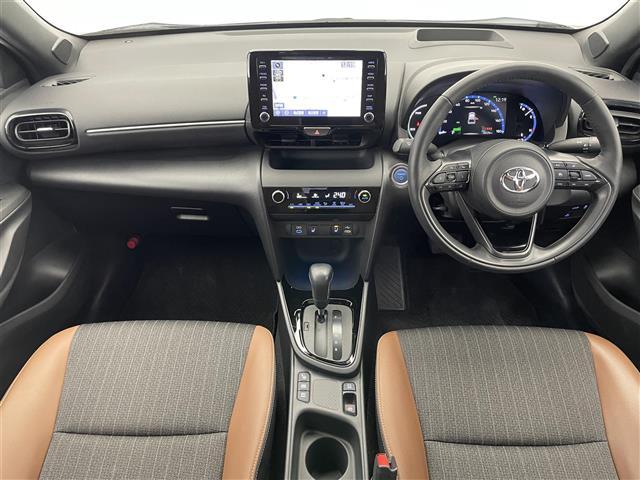 ヤリスクロス ハイブリッドZ アドベンチャー 純正8型DAナビ 全方位カメラ パーキングアシスト シートヒーター ハーフレザー HUD BSM 電動リアゲート 電動パーキング AC100V ETC 衝突軽減 追従クルコン コーナーセンサー 禁煙車(2枚目)