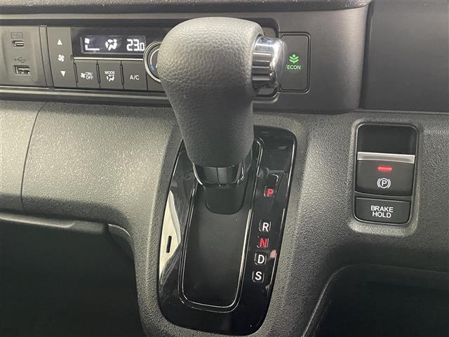 N-BOXカスタム ターボ 純正8型DA 全方位カメラ カープレイ シートヒーター パドルシフト ハーフレザー ホンダセンシング 衝突軽減 車線逸脱 LEDオートライト オートハイビーム コーナーセンサー 電子パーキング 禁煙車(6枚目)