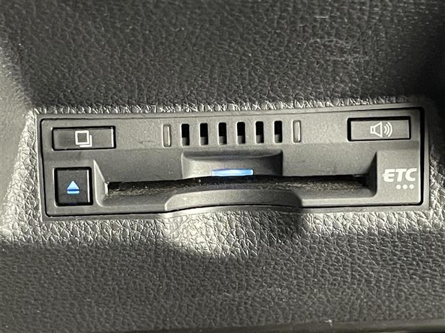 ヤリスクロス ハイブリッドZ 純正8型DAナビ 全方位カメラ パーキングアシスト ハーフレザー シートヒーター BSM HUD 前後ドラレコ ETC パワーバックドア ツートンカラー セーフティセンス 衝突軽減 追従クルコン 禁煙(10枚目)