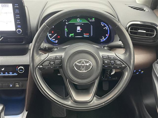ヤリスクロス ハイブリッドZ 純正8型DAナビ 全方位カメラ パーキングアシスト ハーフレザー シートヒーター BSM HUD 前後ドラレコ ETC パワーバックドア ツートンカラー セーフティセンス 衝突軽減 追従クルコン 禁煙(11枚目)