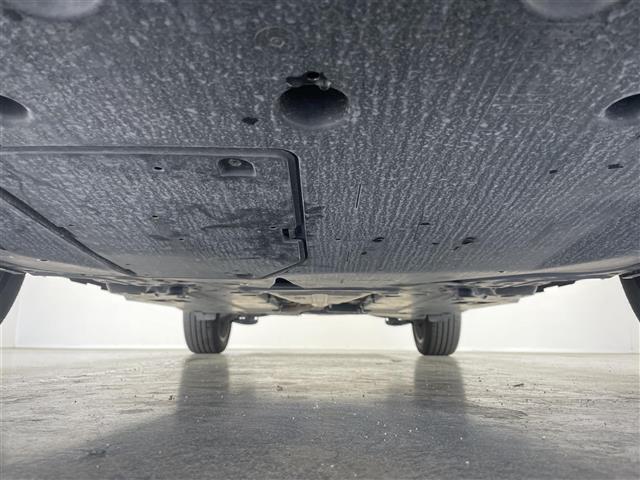 ヤリスクロス ハイブリッドZ 純正8型DAナビ 全方位カメラ パーキングアシスト ハーフレザー シートヒーター BSM HUD 前後ドラレコ ETC パワーバックドア ツートンカラー セーフティセンス 衝突軽減 追従クルコン 禁煙(24枚目)