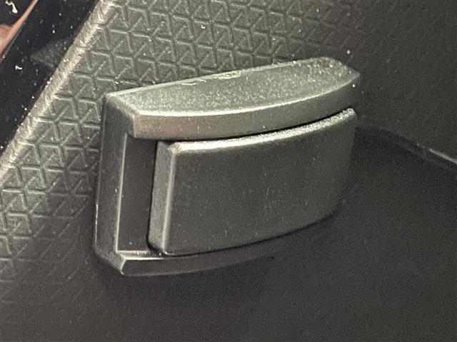 タント カスタムＲＳ　純正１０型ナビ　全方位カメラ　シートヒーター　ＨＤＭＩ　両側パワスラ　フルセグＴＶ　ＤＶＤ　スマアシ　ＥＴＣ　ドラレコ　コーナーセンサー　衝突軽減　ＵＳＢ接続　ＬＥＤライト　フォグ　純正マット　禁煙車（28枚目）