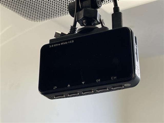 カローラスポーツ ハイブリッドG Z 純正9型DA シートヒーター 禁煙車 HUD バックカメラ BSM 追従クルコン USB ドラレコ ETC セーフティセンス ワイヤレス充電 LEDオートライト フォグ コーナーセンサー 純正マット(12枚目)