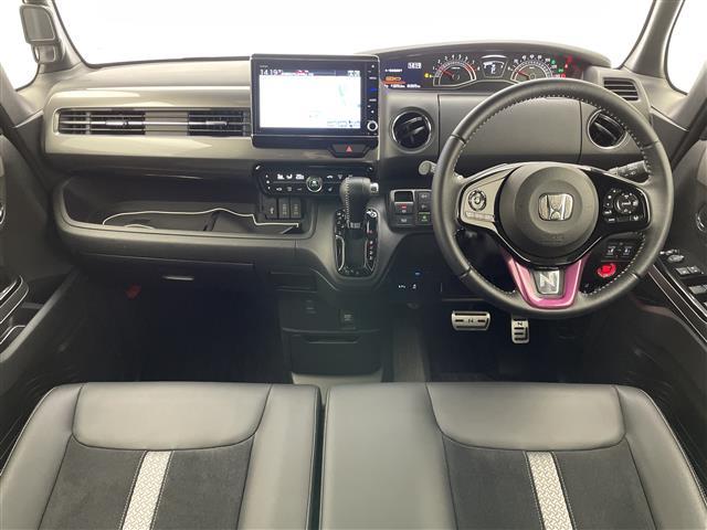 Ｎ－ＢＯＸカスタム Ｌターボ　スタイル＋ブラック　純正８型ナビ　シートヒーター　禁煙車　バックカメラ　フルセグＴＶ　ＢＴ　カープレイ　純正ドラレコ　両側パワスラ　ハーフレザー　パーキングセンサー　ホンダセンシング　衝突軽減　追従クルコン　ハンドル支援（2枚目）