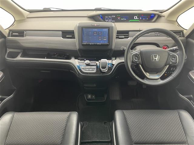 フリードハイブリッド ハイブリッド・Ｇホンダセンシング　社外８型ナビ　社外１１．６型後席モニター　禁煙車　バックカメラ　フルセグＴＶ　ＨＤＭＩ　両側パワスラ　ＥＴＣ　シートヒーター　ハーフレザー　ホンダセンシング　衝突軽減装置　追従クルコン　ハンドル支援（2枚目）