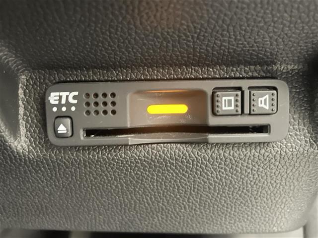 フリードハイブリッド ハイブリッド・Ｇホンダセンシング　社外８型ナビ　社外１１．６型後席モニター　禁煙車　バックカメラ　フルセグＴＶ　ＨＤＭＩ　両側パワスラ　ＥＴＣ　シートヒーター　ハーフレザー　ホンダセンシング　衝突軽減装置　追従クルコン　ハンドル支援（8枚目）