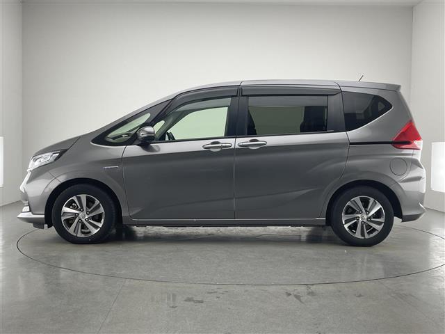 フリードハイブリッド ハイブリッド・Ｇホンダセンシング　社外８型ナビ　社外１１．６型後席モニター　禁煙車　バックカメラ　フルセグＴＶ　ＨＤＭＩ　両側パワスラ　ＥＴＣ　シートヒーター　ハーフレザー　ホンダセンシング　衝突軽減装置　追従クルコン　ハンドル支援（17枚目）