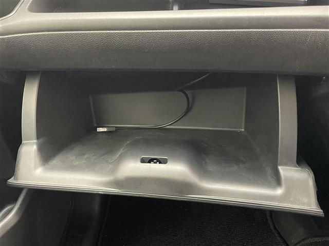 フリードハイブリッド ハイブリッド・Ｇホンダセンシング　社外８型ナビ　社外１１．６型後席モニター　禁煙車　バックカメラ　フルセグＴＶ　ＨＤＭＩ　両側パワスラ　ＥＴＣ　シートヒーター　ハーフレザー　ホンダセンシング　衝突軽減装置　追従クルコン　ハンドル支援（31枚目）