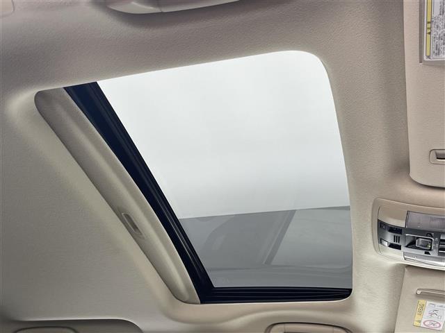 ランドクルーザープラド ＴＸ　Ｌパッケージ　マットブラックエディション　メーカーナビ　ムーンルーフ　禁煙　全方位カメラ　ベージュ革　７人乗　寒冷地　シートヒーター　前後ドラレコ　ＢＳＭ　ＥＴＣ２．０　セーフティセンス　衝突軽減　追従クルコン　コーナーセンサー　ＬＥＤライト（6枚目）