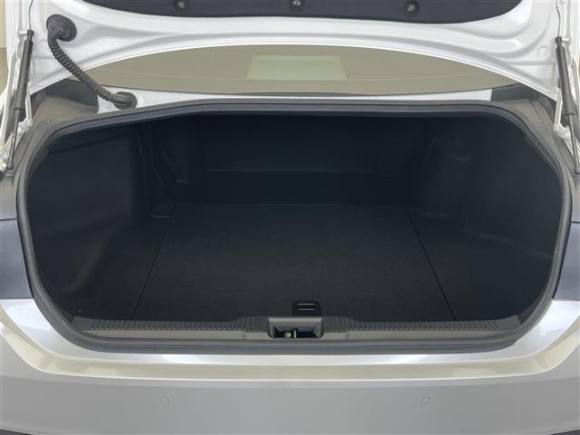 クラウンハイブリッド ＲＳアドバンス　後期型　純正１２．３型ナビ　ムーンルーフ　ＴＲＤエアロ　ＢＳＭ　ＨＵＤ　バックカメラ　黒革　シートヒーター　ハンドルヒーター　セーフティセンス　衝突軽減　追従クルコン　ＬＥＤライト　前後ドラレコ　禁煙（21枚目）