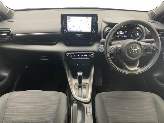 ヤリス ハイブリッドＺ　純正８型ＤＡ　ナビ　シートヒーター　禁煙車　バックカメラ　スマホ連動　前後ドラレコ　ＥＴＣ　セーフティセンス　衝突軽減　追従クルコン　車線逸脱　ＬＥＤオートライト　コーナーセンサー　純正フロアマット（3枚目）