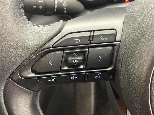 ヤリス ハイブリッドＺ　純正８型ＤＡ　ナビ　シートヒーター　禁煙車　バックカメラ　スマホ連動　前後ドラレコ　ＥＴＣ　セーフティセンス　衝突軽減　追従クルコン　車線逸脱　ＬＥＤオートライト　コーナーセンサー　純正フロアマット（13枚目）