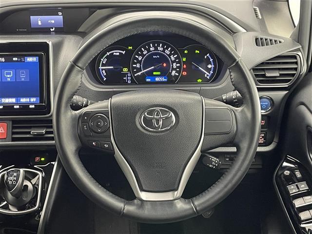 ヴォクシー ハイブリッドＺＳ　煌ＩＩＩ　純正９型ナビ　シートヒーター　禁煙車　バックカメラ　前後ドラレコ　両側パワスラ　ＥＴＣ　ハーフレザー　セーフティセンス　衝突軽減　クルコン　ＬＥＤオートライト　コーナーセンサー　シートカバー　フォグ（11枚目）