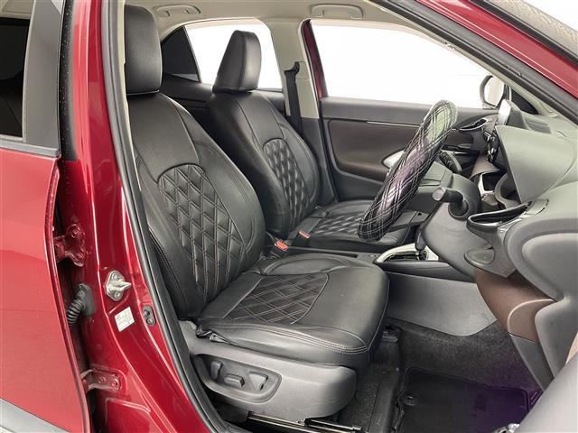 ヤリスクロス Ｚ　純正８型ＤＡナビ　バックカメラ　シートヒーター　ＢＳＭ　追従クルコン　ドラレコ　ＥＴＣ　セーフティセンス　ＵＳＢ接続　衝突軽減　車線逸脱　ＬＥＤライト　茶ハーフレザー　純正フロアマット　電動パーキング（19枚目）